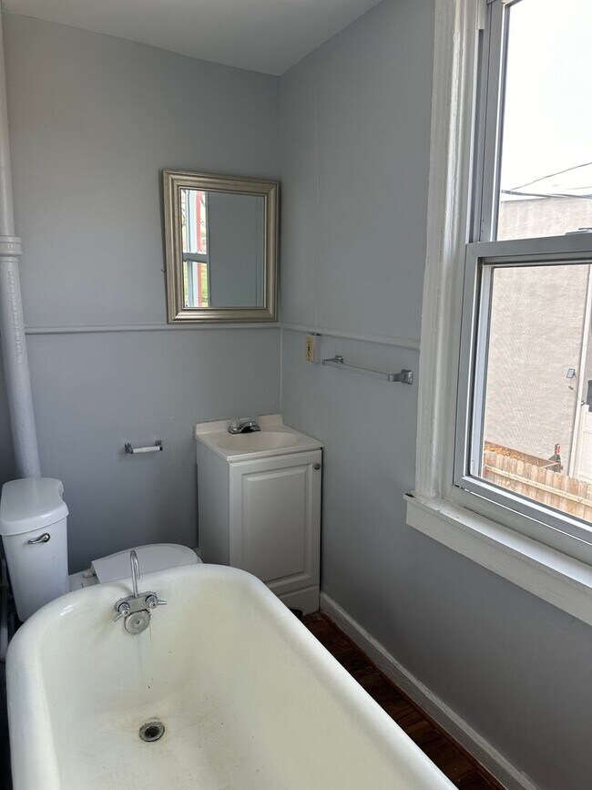 Building Photo - Spacious Rooms! Hardwood Flooring Througho...