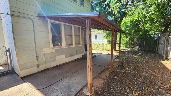 Building Photo - Nice 4 Bedroom, 2 Bath Home Near OCU & The...