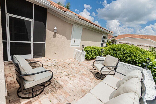 Building Photo - Beautiful 2-Bed Home, Dog Friendly & Resort-Style Amenities – Available for Annual Rental!