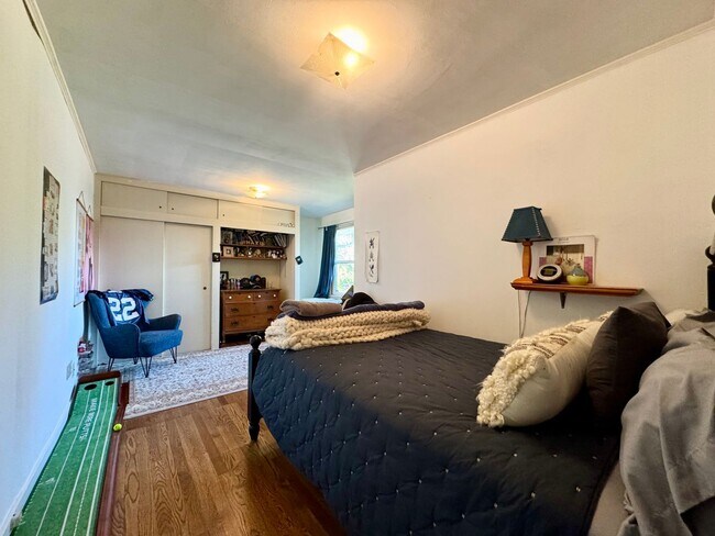 Building Photo - View Ridge Home