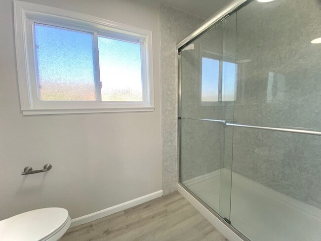 Building Photo - Elegant Fremont Weibel Home with Fruit-Fil...