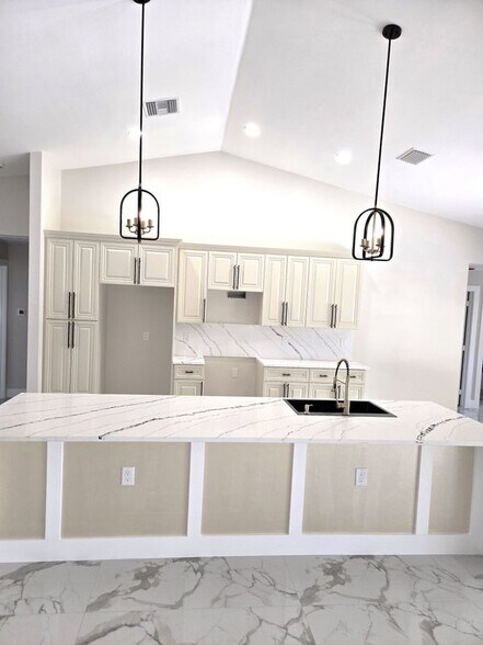 Building Photo - 1918 SW 29th Terrace