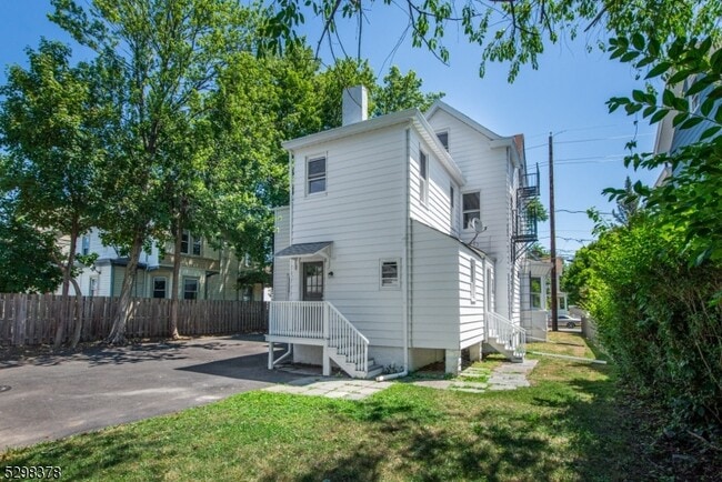 Building Photo - 54 Spruce St