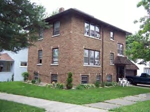 Primary Photo - 990 E Station