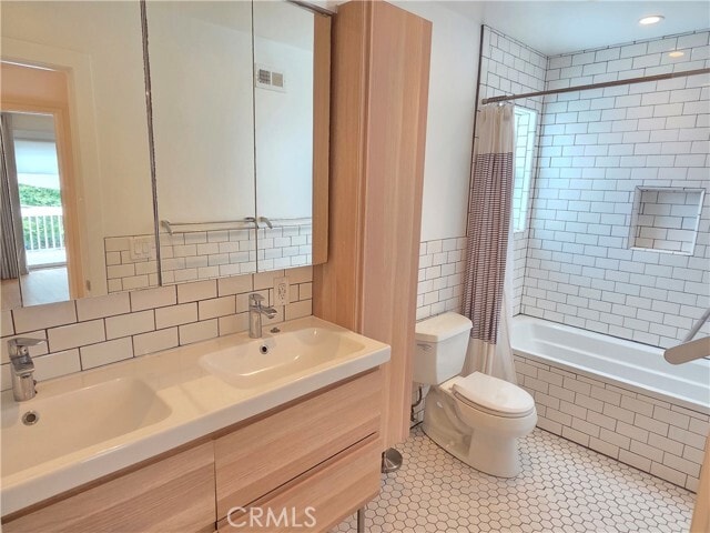 Building Photo - 20 Senisa