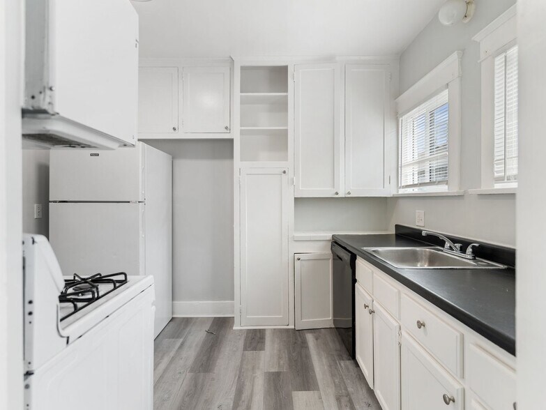 Building Photo - 736 Olive Ave