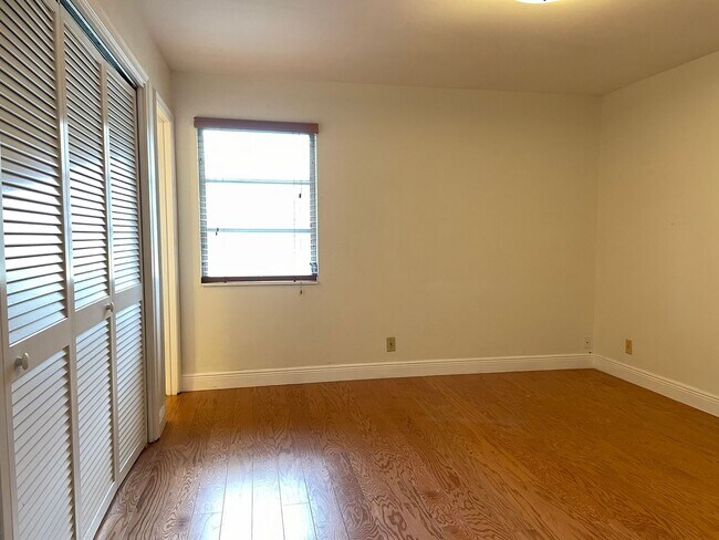 Building Photo - Easy Living in Palm Beach Gardens—Minutes ...