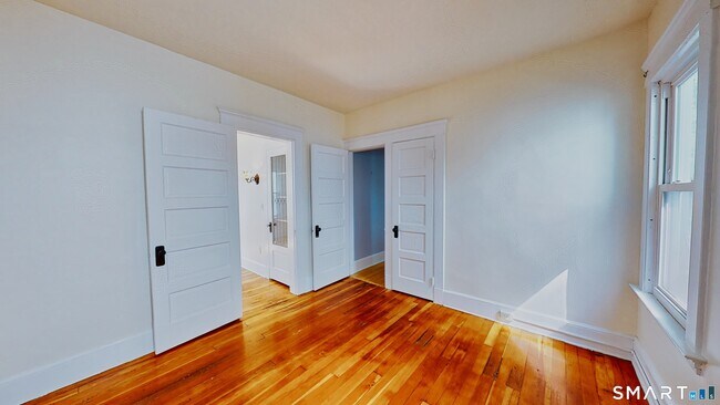 Building Photo - 134 Mansfield St