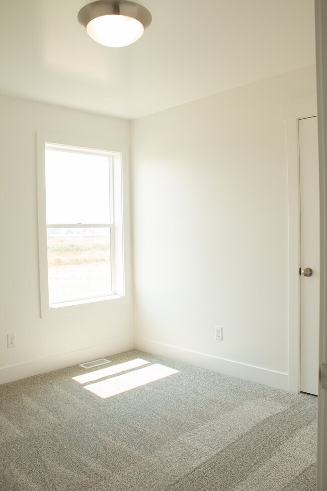 Building Photo - 6984 S 9th W