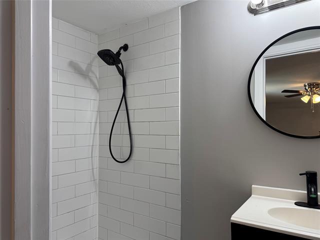 Building Photo - 2218 Farola Dr