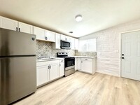 Building Photo - 1/2 Month's Free Move In Promotion! Modern...