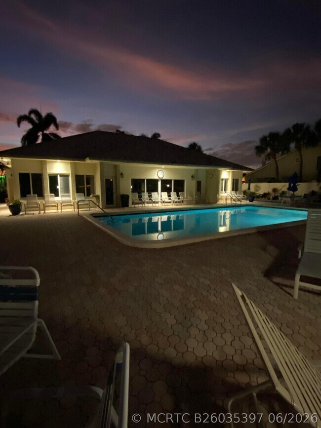 Building Photo - 650 Snug Harbor Dr
