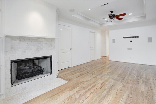 Building Photo - 6341 Mercer St