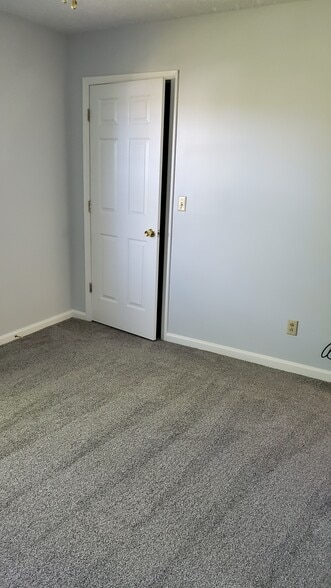 Master bedroom 2 closets - 1503 5th St