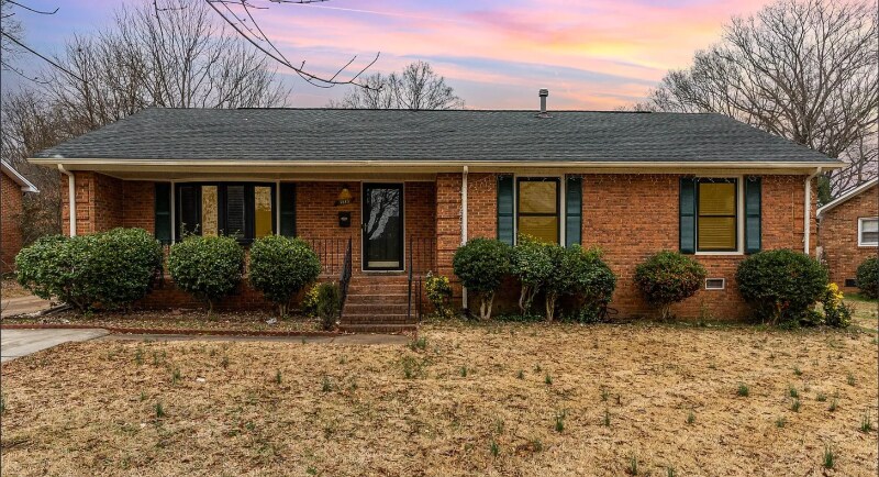 Primary Photo - 4815 Carriage Dr Cir