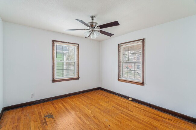 Building Photo - 1609 Dunbar St