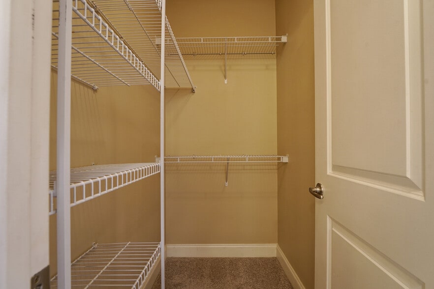 Building Photo - 307 Le Gran Bnd