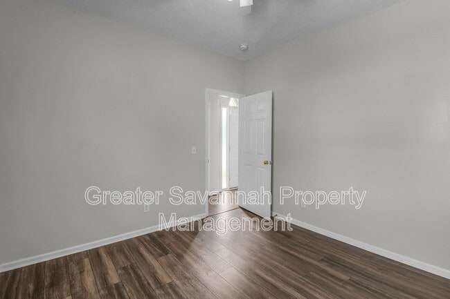 Building Photo - 201 Foxbury Square