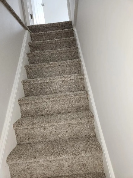 Building Photo - 6 W 6th St