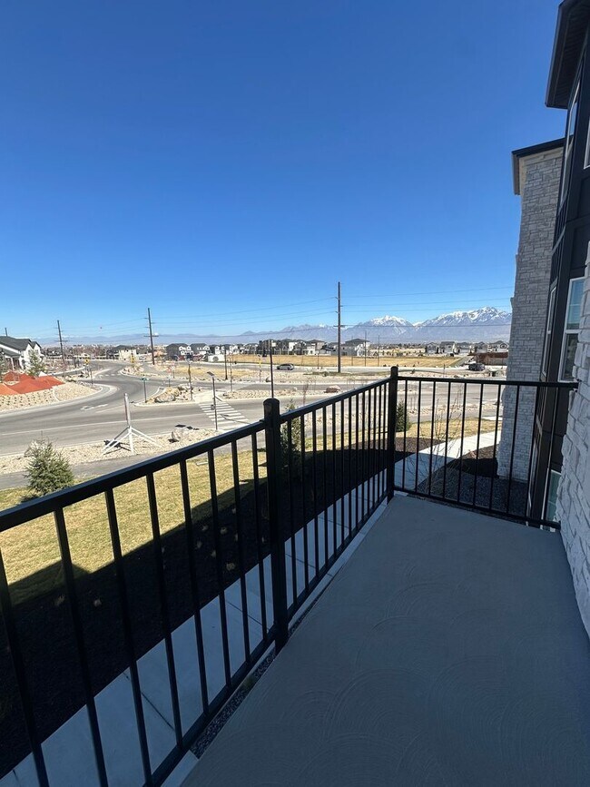 Building Photo - BRAND NEW CONDO