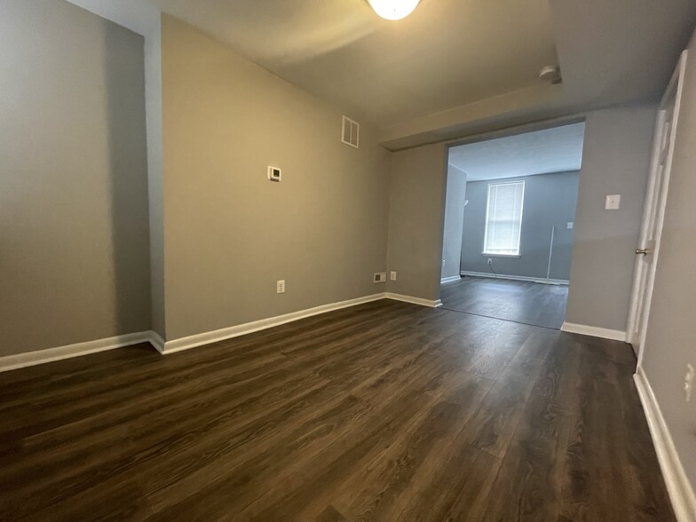 Building Photo - 907 W Lombard St