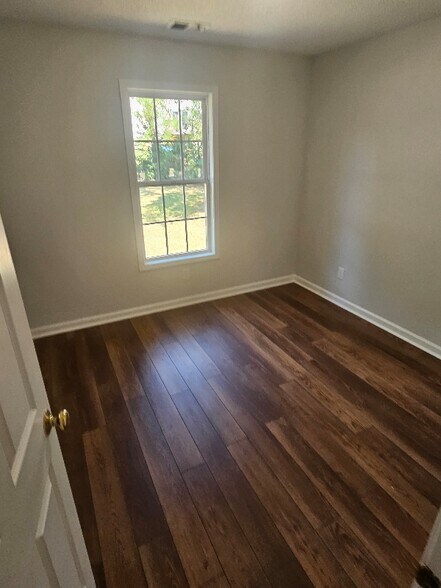 Building Photo - 507 Holly Ridge Ln