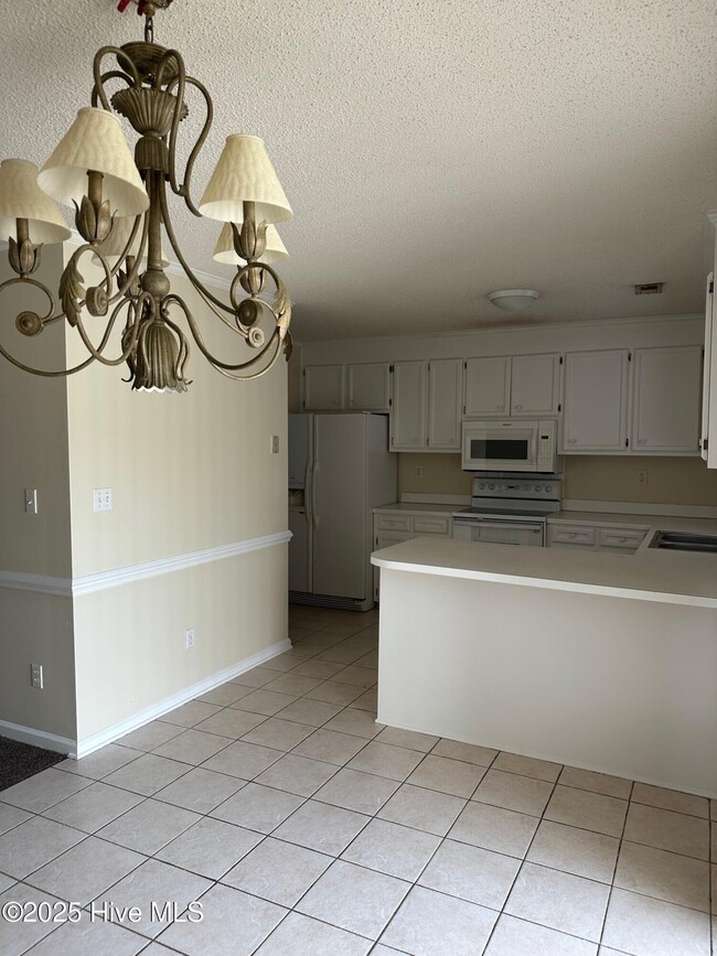 Building Photo - 3825 Sterling Pointe Dr