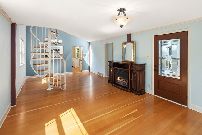 Building Photo - 185 2nd Ave SE