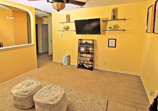 Building Photo - 10015 Cactus Valley