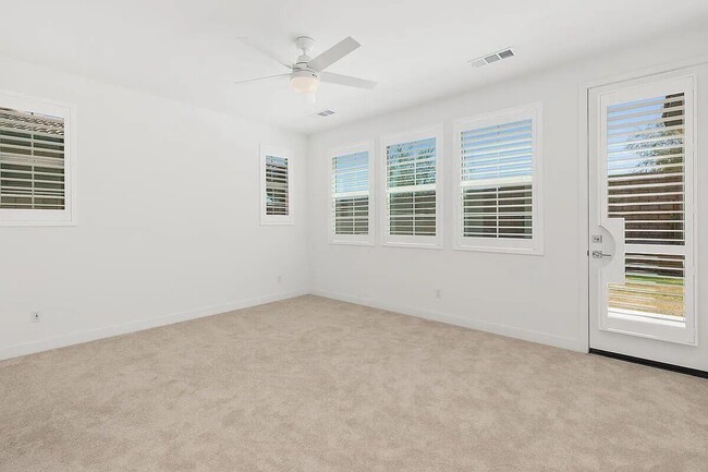 Building Photo - 73523 Travers St