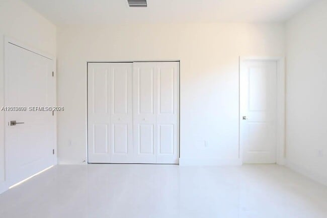 Building Photo - 15631 SW 11th Terrace