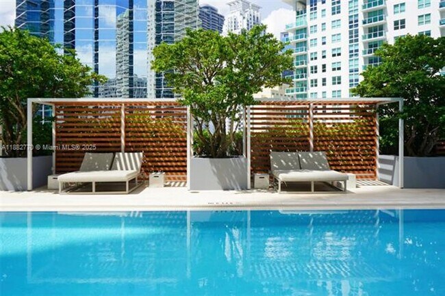 Building Photo - 1300 Brickell Bay Dr