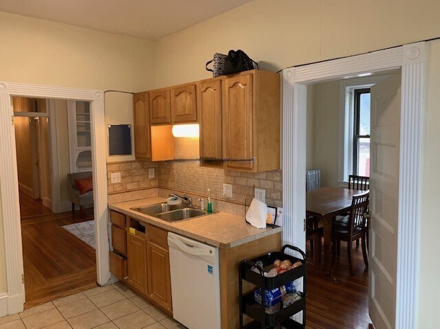 Building Photo - 100 Warren St