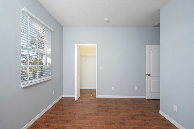 Building Photo - 2 Bedroom /2.5 bathrooms Town House. Just few minutes from Medical City.