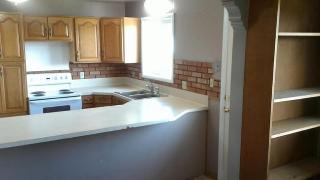 Building Photo - 576 ID-39
