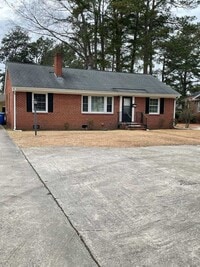 Building Photo - 3 Bedroom 2 Bath