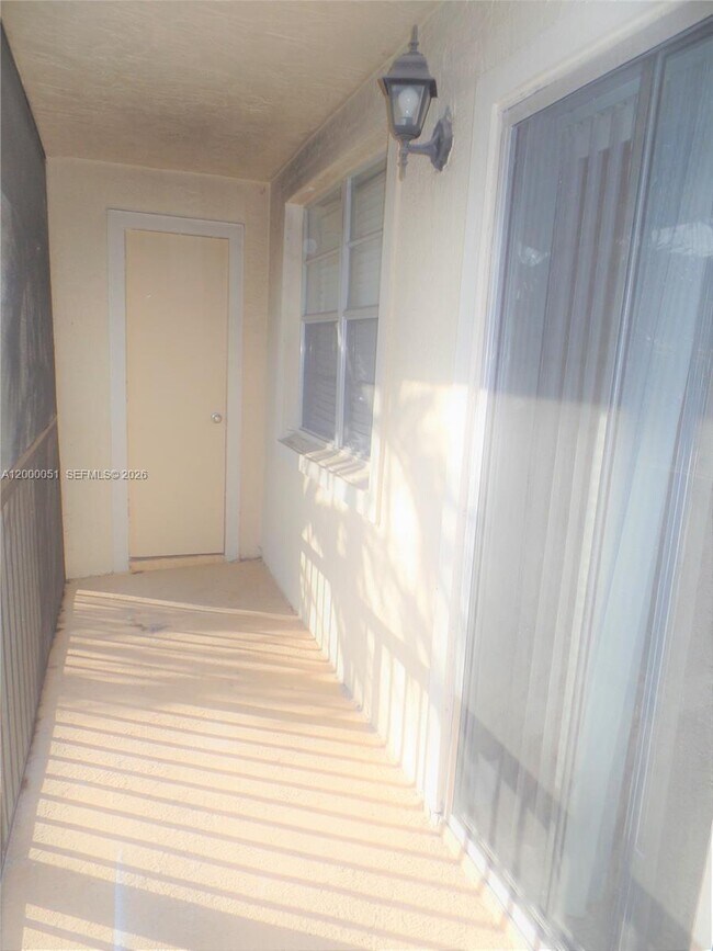 Building Photo - 1239 SW 46th Ave