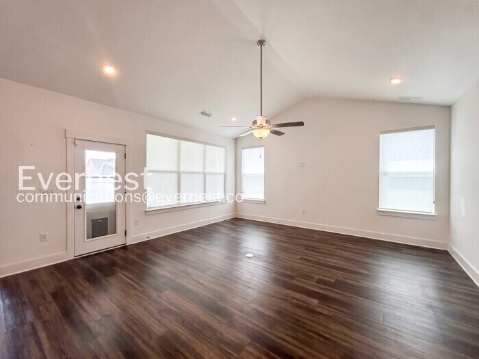 Building Photo - 2311 Murano Dr