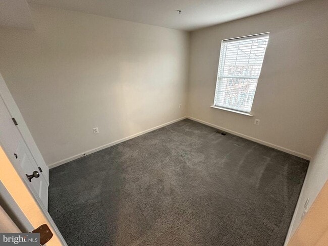 Building Photo - 5331 Greenwich Cir