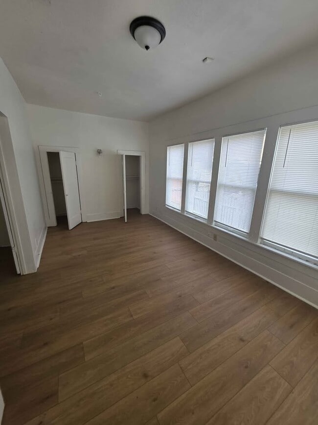 Building Photo - 2531 Carter Ave