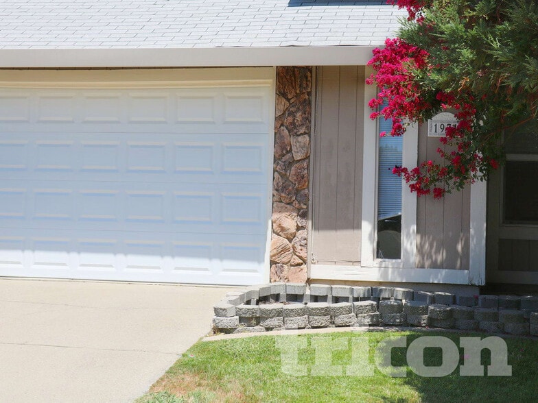 Building Photo - 1971 Inglis Way