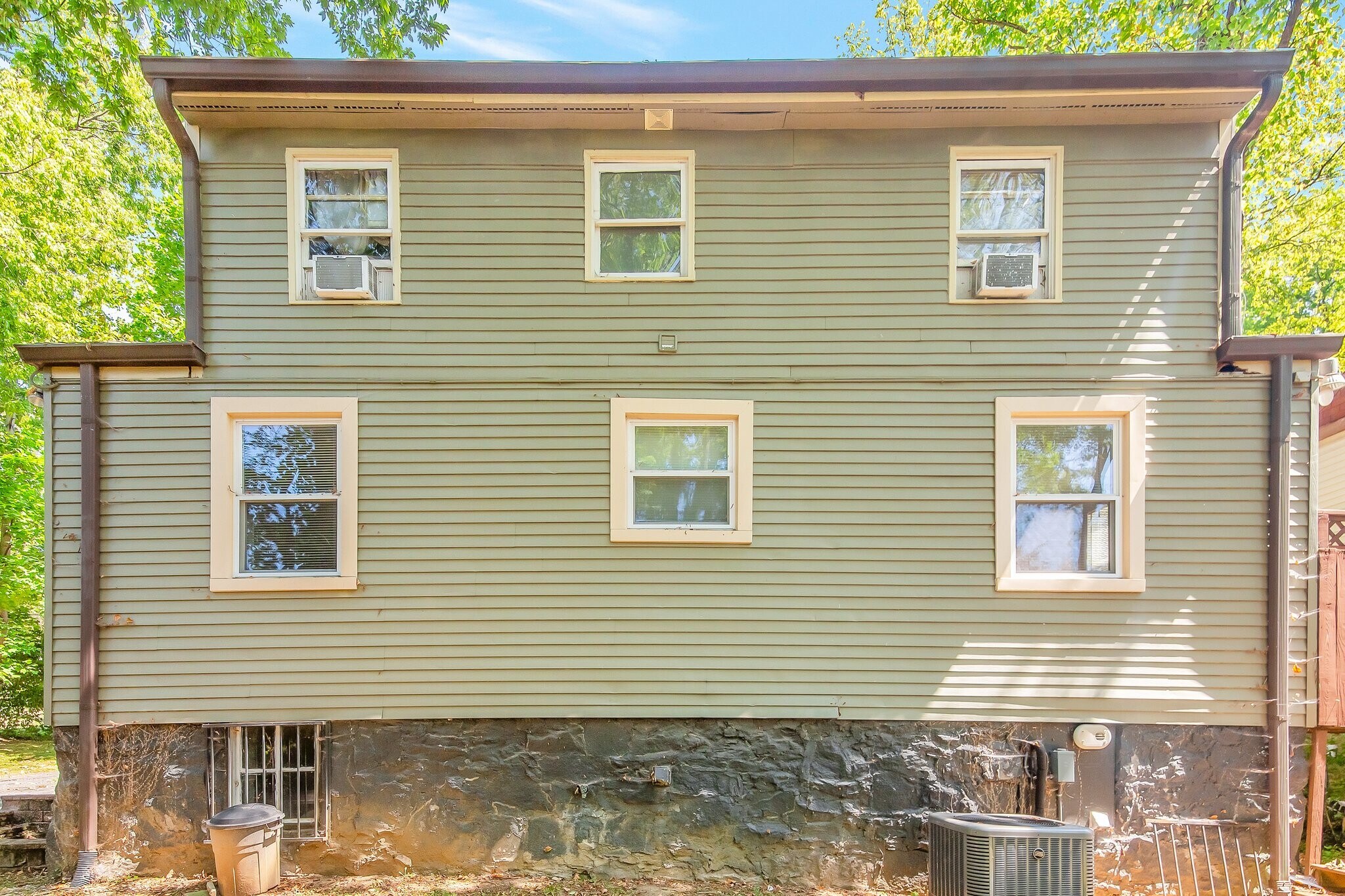 Building Photo - 2401 Vaulx Ln
