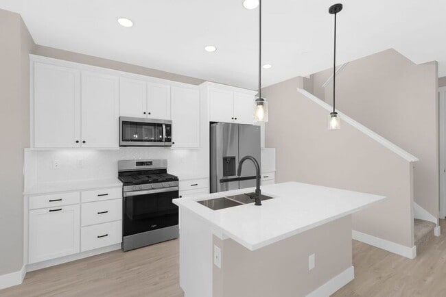 Building Photo - 6240 N Florence Wy