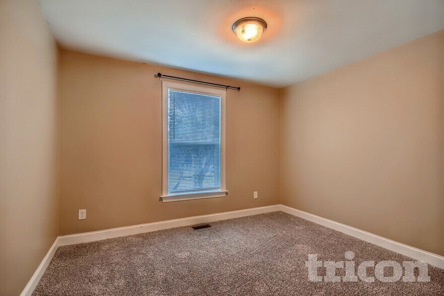 Building Photo - 247 Young Ave SW