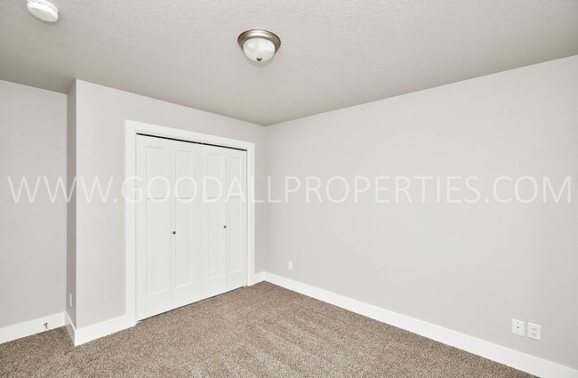Building Photo - Beautiful 3 bedroom 2.5 bath townhome in W...