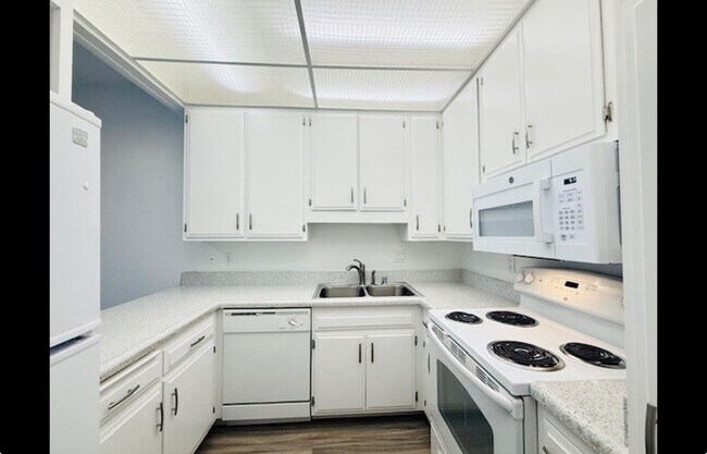 Building Photo - 2300 Front St