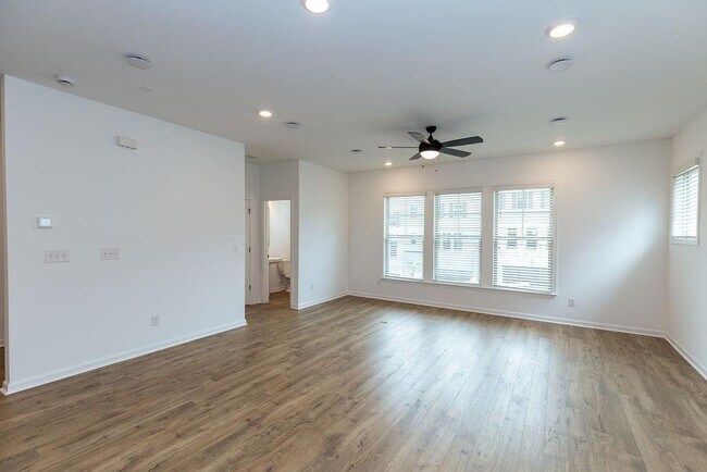 Building Photo - 1530 Brantin Dr