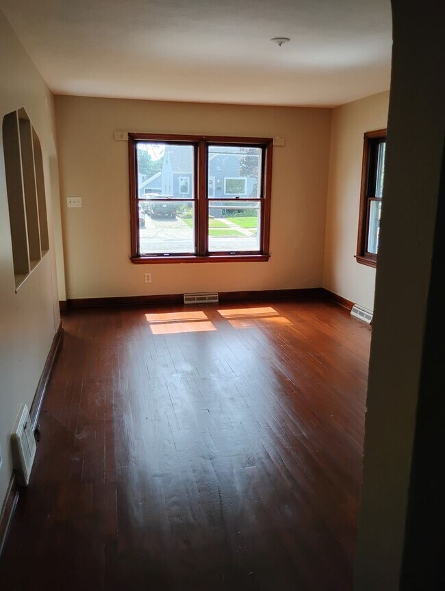 Building Photo - 3125 Kenwood St
