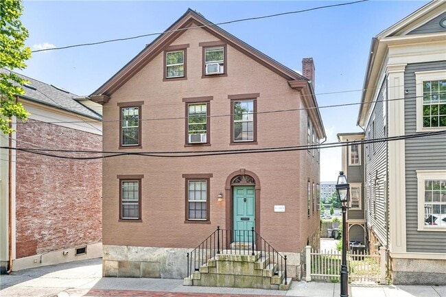 Primary Photo - 414 Benefit St
