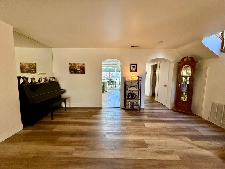 Building Photo - 1133 E Brickyard Rd